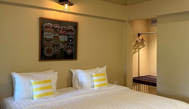 Sawasdee Lagoon Camping & Restaurant in Thai Mueang
