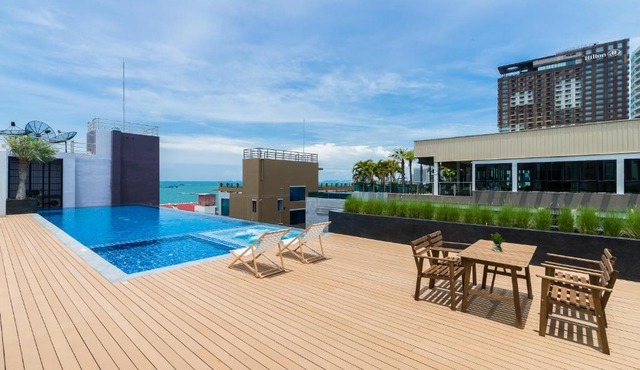 Sea Me Spring Tree Hotel in Pattaya