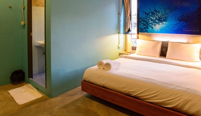 Seabox Khaolak Hostel in Takua Pa