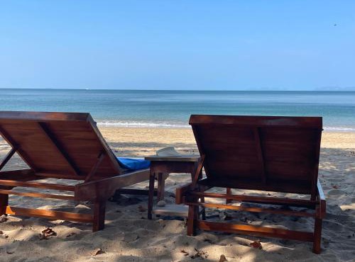SeaSmile Beach Resort Koh Jum in Nuea Khlong
