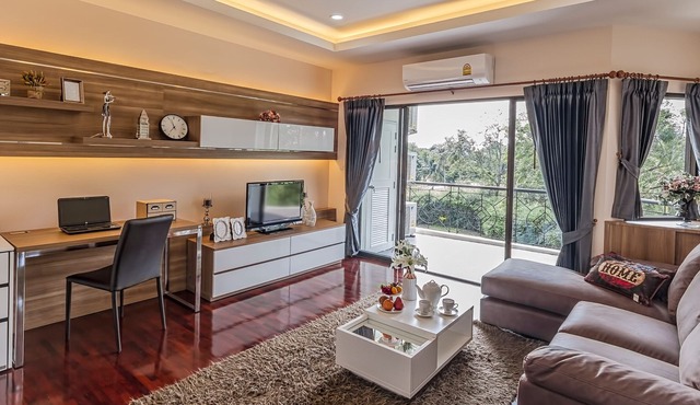 Seastar service apartment, house & hotel with view of golf course