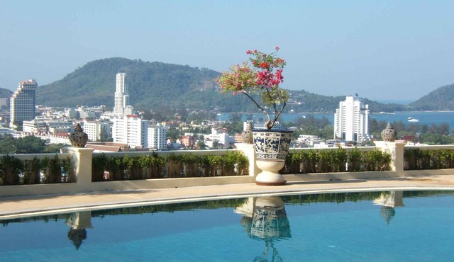 Seaview large apartment one bedroom with jacuzzi in Phuket