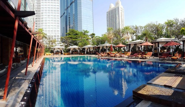 Serviced 2 Bed SCENIC SKY VILLAS with Pool and BTS