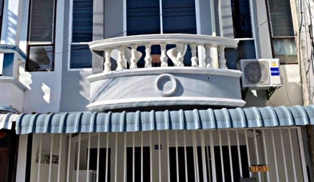 Situated on one of Chiang Mai’s most charming Thai streets,