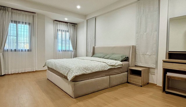 Spacious 4-bed 3-bath townhome in Phrakanong near True Digital Park in Phrakanong