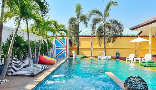 Spacious 4 Bedroom Private Villa, Big Swimming Pool, Free Wi-Fi,Gym,Pet Friendly in Pattaya