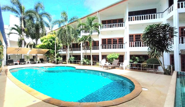 Spacious Suite with Balcony and Pool View in Tambon Patong