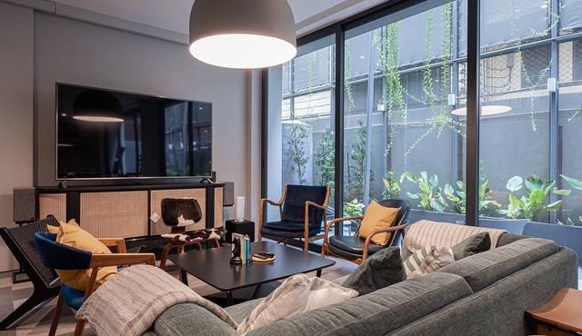Spacious 4BR Home 12Pax + Free Airport Transfer. Walkable to Siam, MBK, BTS