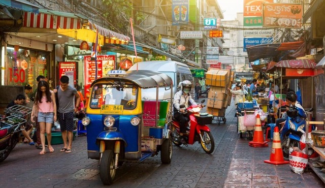 SPACIOUS & LUXURY 1 BEDROOM LOCATED IN SUKHUMVIT-BAR-RESTAURANT-SHOPPING