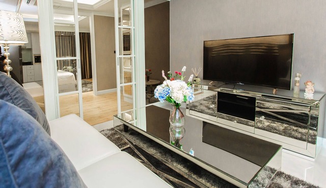 STATE TOWER SILOM BY HALOTH Luxury Economy room in Bangkok Thailand