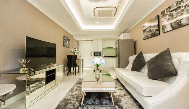 State Tower Silom Near BTS sky train MRT, Skybar sirocco in Bangkok