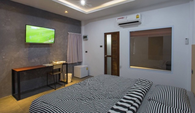 Stay near Surat Thani Airport & Train Station with cosy room in Phunphin
