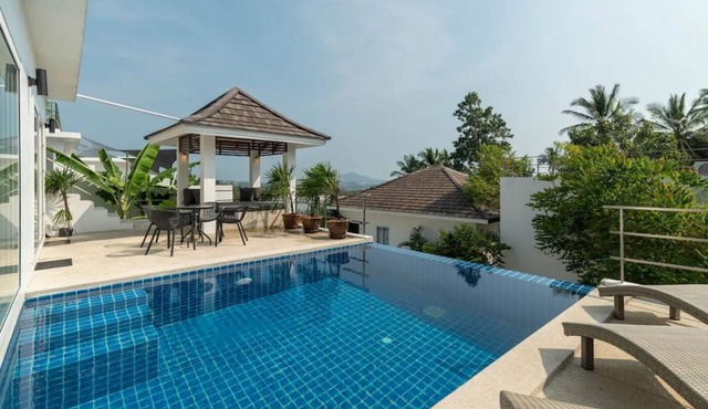 Stunning 2-bedroom villa with infinity pool and sunrise views in Koh Samui