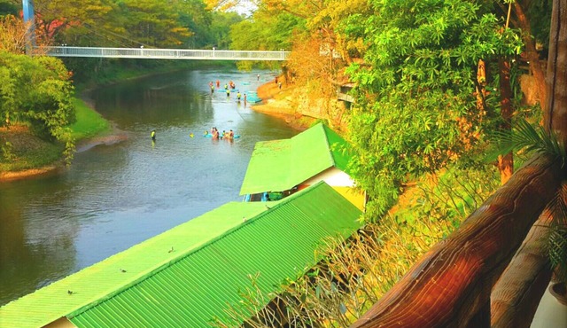 Suanphet Riverview Resort in Tha Yang