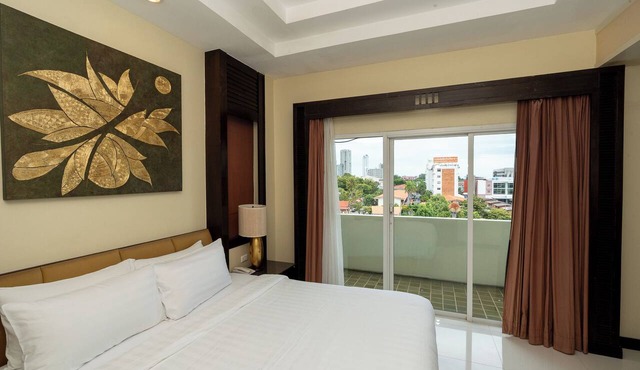 Sunday Chateau En Ville Pattaya