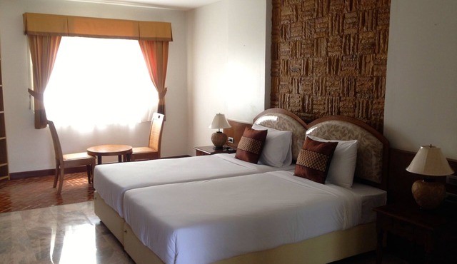 Suwan Driving Range and Resort in Si Racha