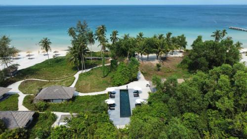Tamu Koh Rong in Koh Rong Island
