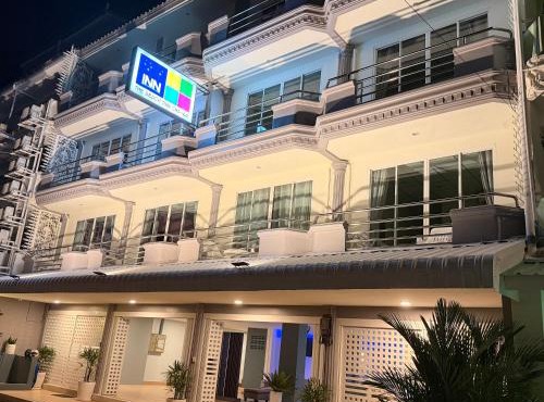 THE BEACH INN Cha-Am