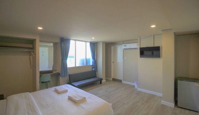 The Sea Bangsaen Hotel in Chonburi