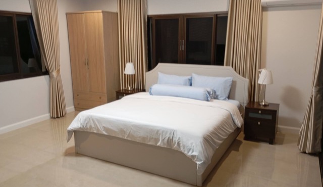 The Waterfront Villa Bangpakong, In the Heart of a Golf course in Tha Kham