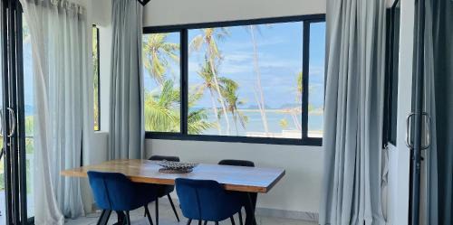 The White House Beachfront Apartments