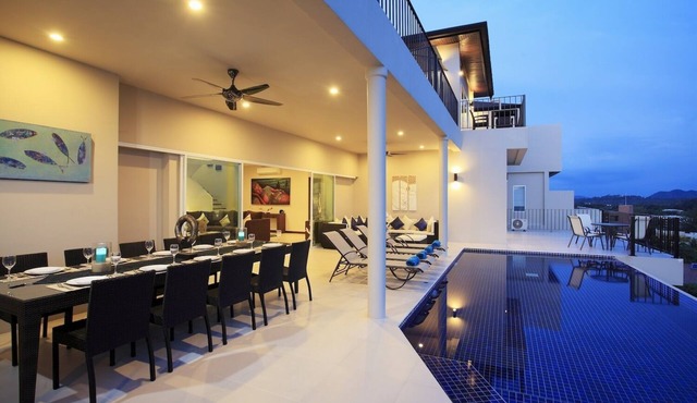 Turquoise View: Private pool, sea view, 9 bedrooms, Activity room & Cinema Room