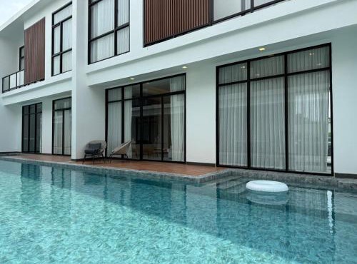 Unique Beach Style 3 Bedroom Villa with Mega Pool