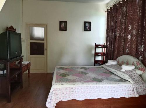 Vasana RuanThai Homestay วาสนา เรือนไทย โฮมสเตย์ in Thap Sakae