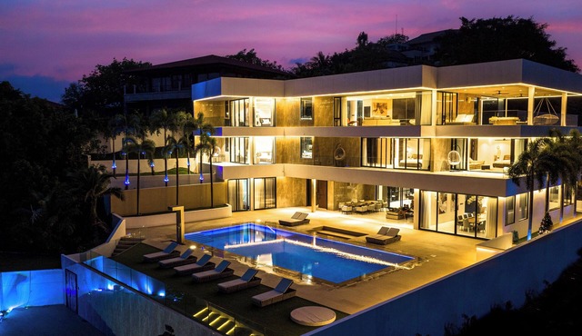 Villa Hotel California - Seaview Mansion in Surat Thani