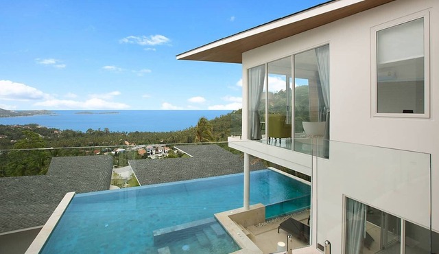 Villa Tulip - 3 bedrooms with sea views and private pool