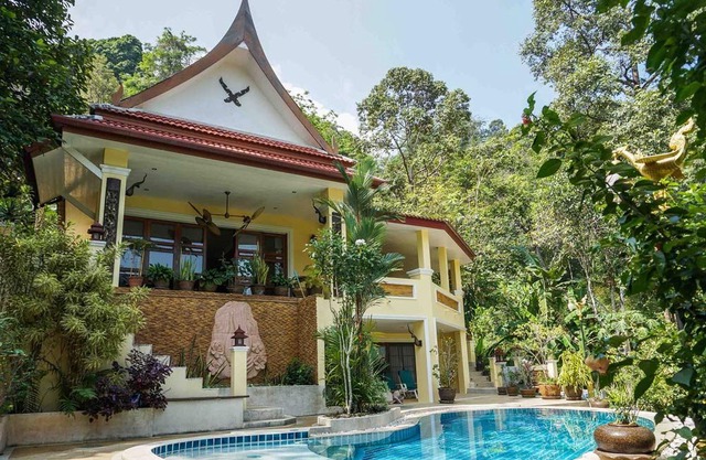 villa sawadee with swiming pool in tropical garden