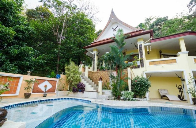villa sawadee with swiming pool in tropical garden