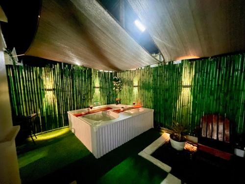 Thep Kasattri House | Bathtub Romantic 2 Storey House