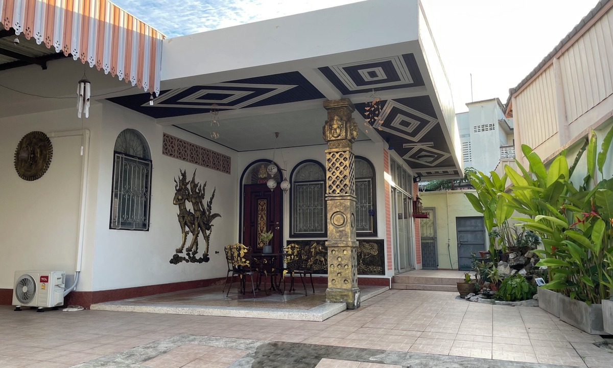 Talat Nuea Hostel | Lotus House Phuket