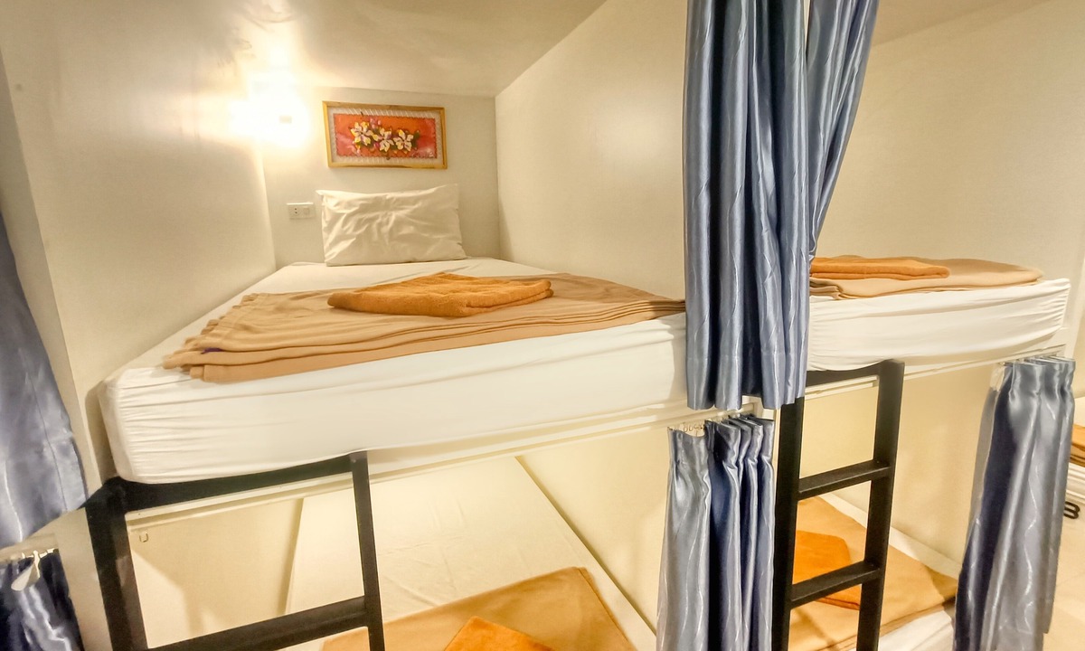 South Pattaya Hostel | Jomtien Beach Hostel - Soi 7 Prime Spot - 200m to Beach next to Food Market