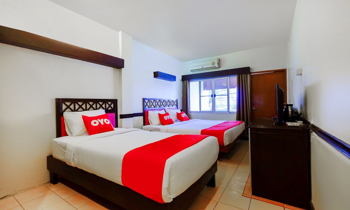 Na Thon Hotel | OYO 629 Chaytalay Palace Hotel