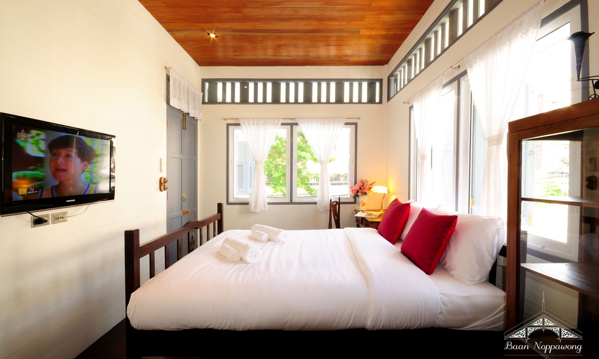 Wat Bowon Niwet Hotel | Baan Noppawong