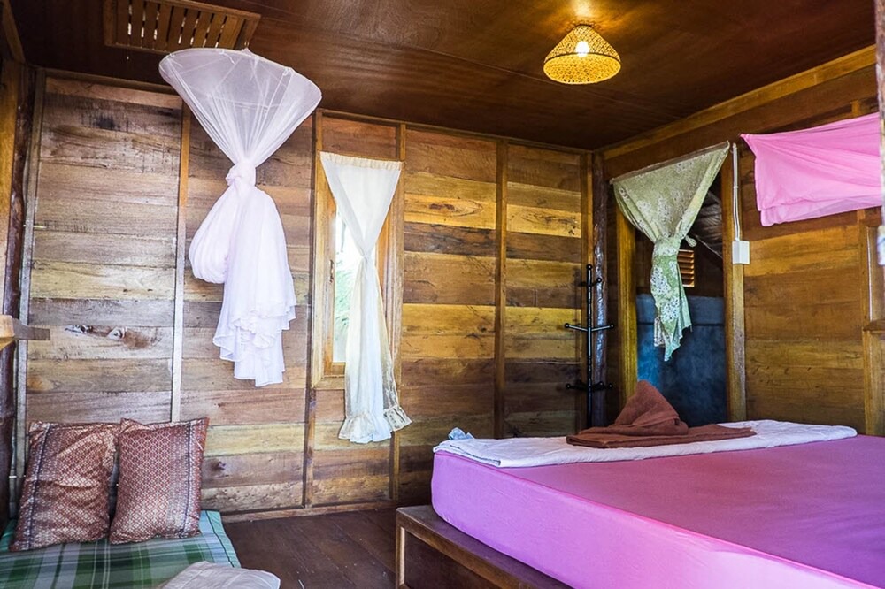 Ranong Hotel | Deeland Bungalows