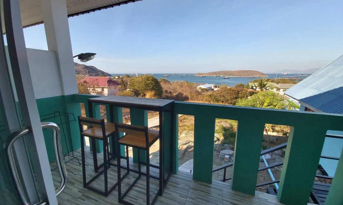 Ko Sichang Hotel | Neutron Bungalow