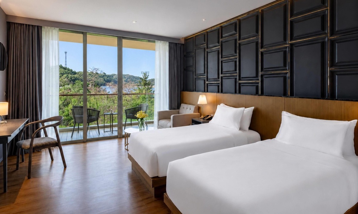 Nai Harn Hotel | Wyndham Grand Nai Harn Beach Phuket