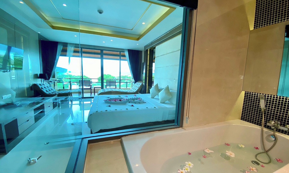 Rawai Hotel | Aqua Resort Phuket - Near Beach and Chalong Pier