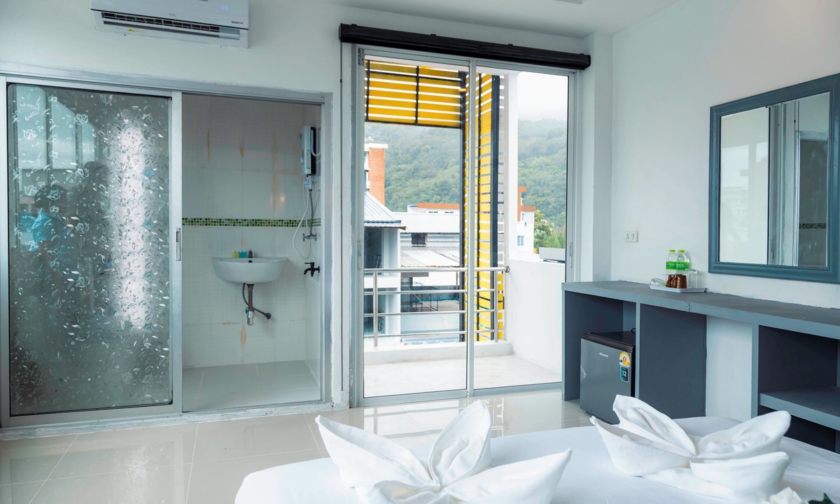 Patong Hotel | LimeTree Loft Guesthouse
