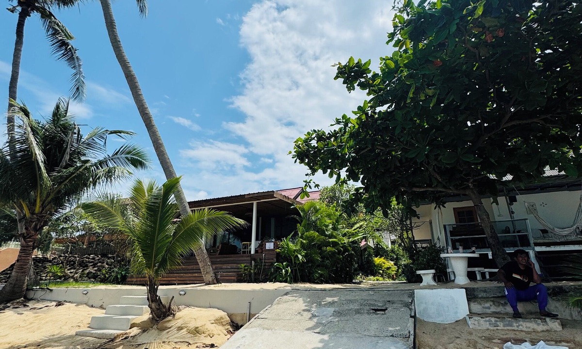 Bang Po Hotel | Beachfront Villa with Sunset