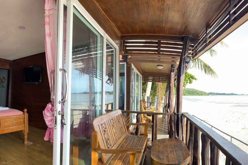 Don Sak Hotel | Karndee bangalow