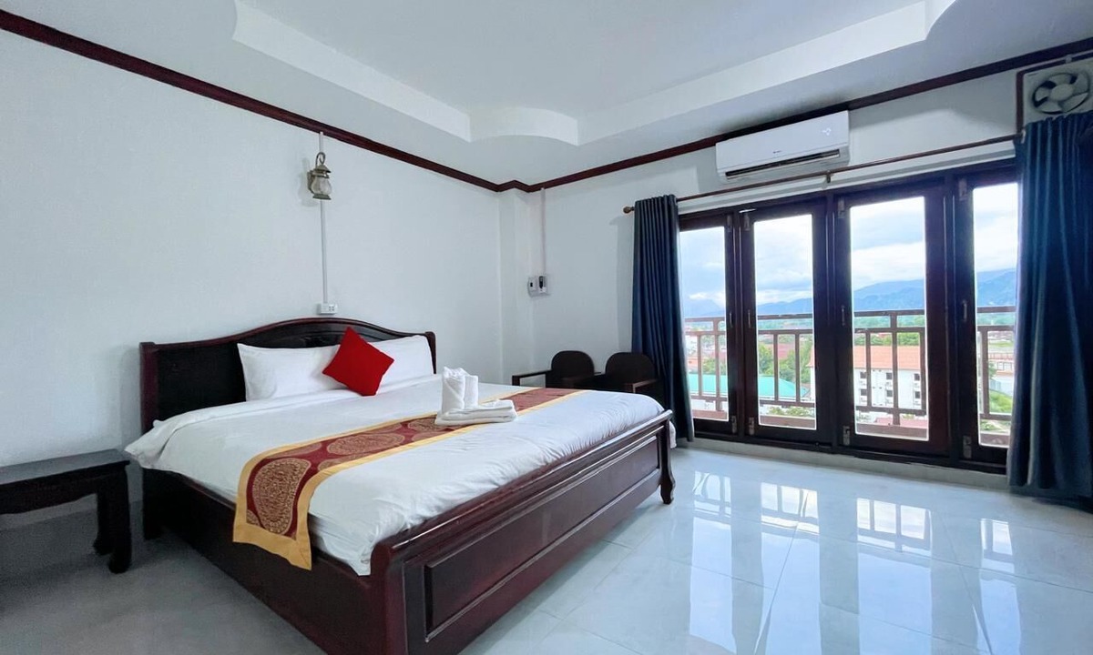 Vang Vieng Hotel | Vangvieng Sisavang Mountain View Hotel