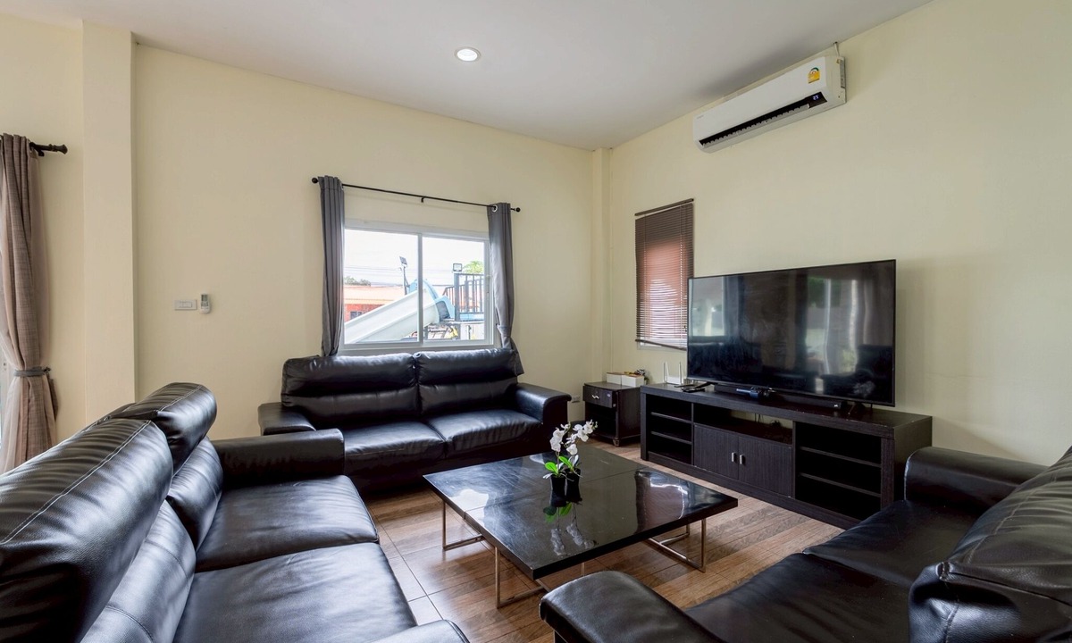 Pong Villa | Luxurious 12-bedroom Villa Retreat in Tambon Pong, Thailand