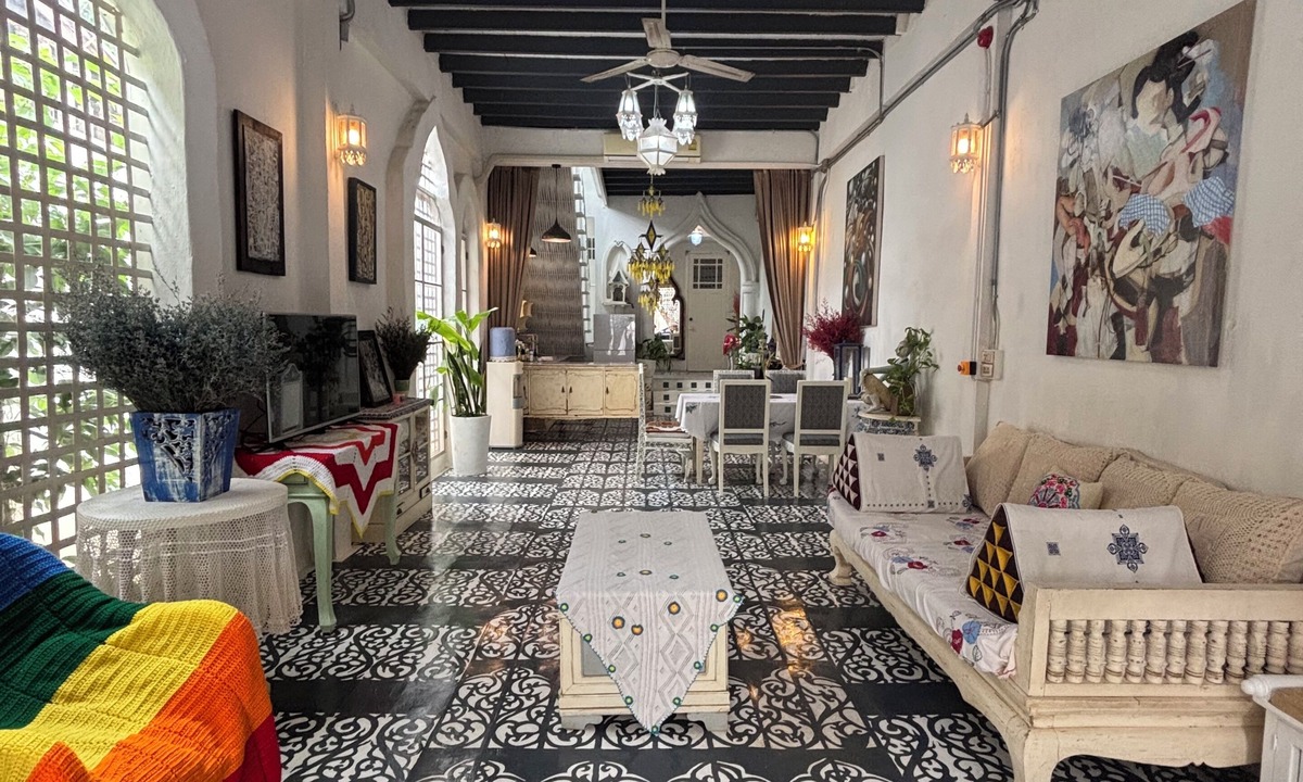 Chang Moi House | A colorful Bohemian retreat with unique design and cozy vibes. Good location