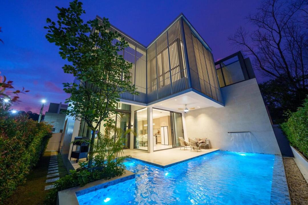 Chalong Villa | Brand new 4-bedroom villa with a high-ceiling living room, modern smart home, and private pool