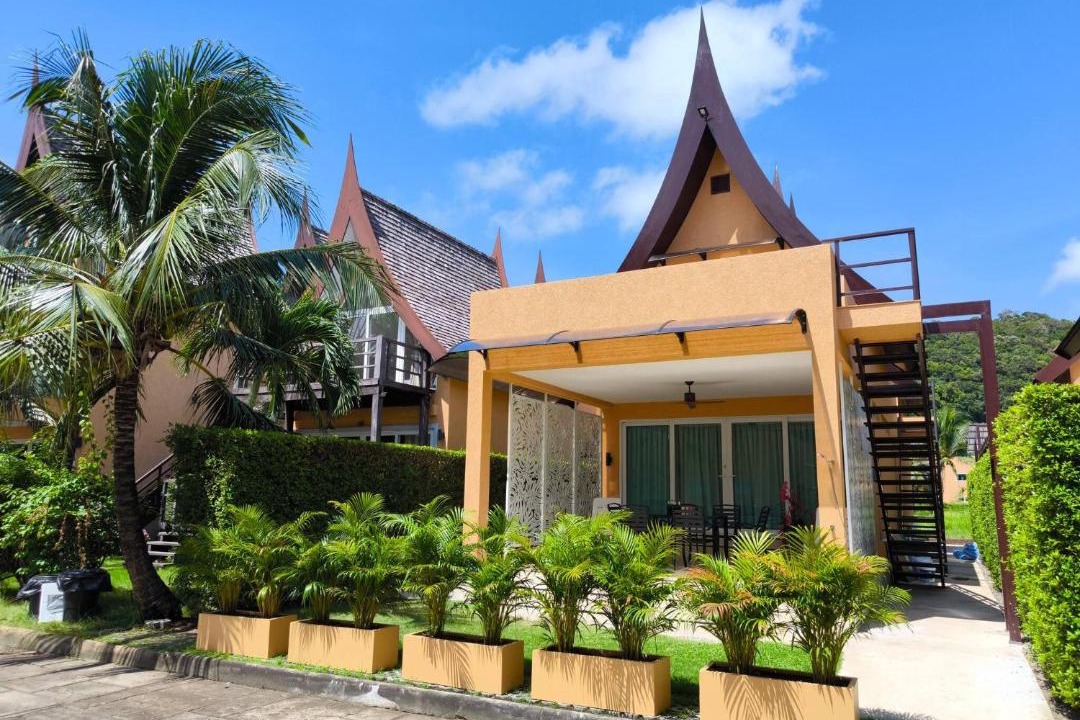 Klong Son Villa | 4 Bedroom Deluxe Beach Villa 21C, Blue Haven Bay Resort