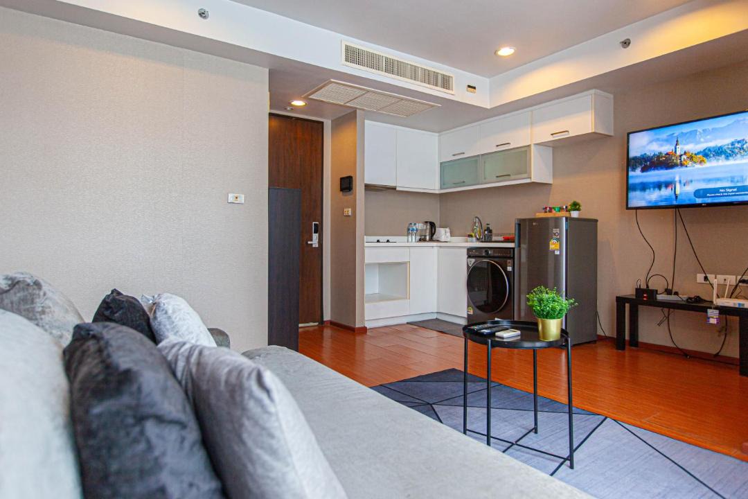 Ekkamai Apartment | Vibe Thonglor Rooftop Sky Pool